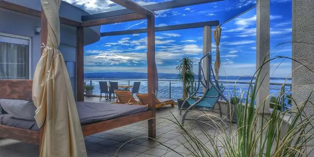 Ark Beach Hotel