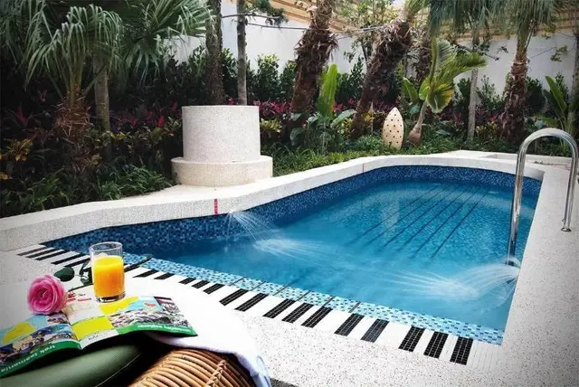 Q Motel