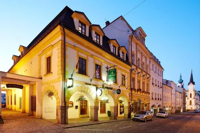 Nelly Kelly's Hotel