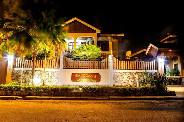 Mahogany Lodge & Annex