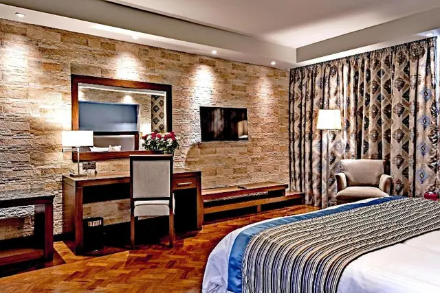 Magna Hotel And Suites
