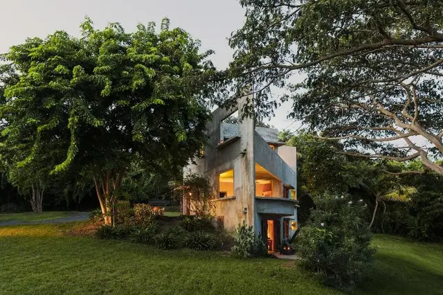 Hix Island House