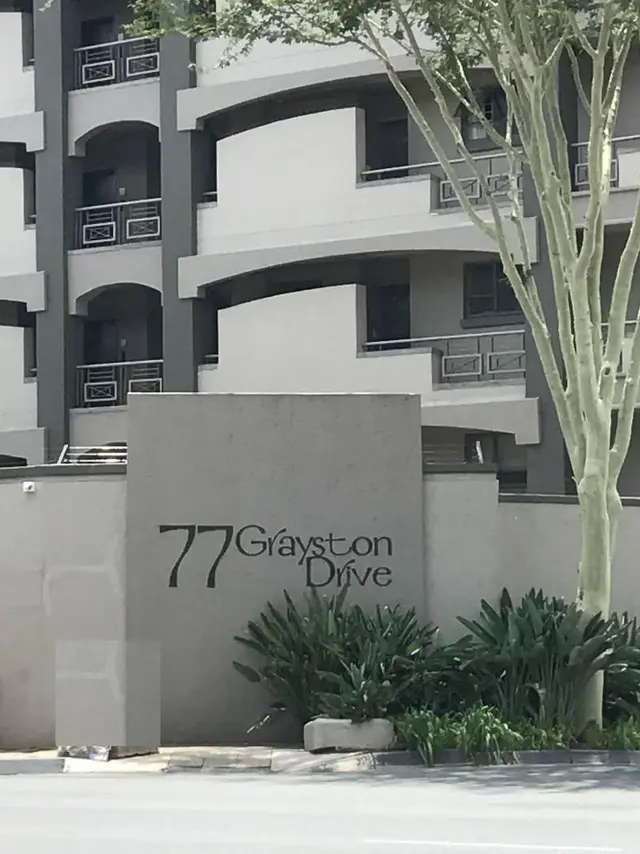 77 Grayston Apartment