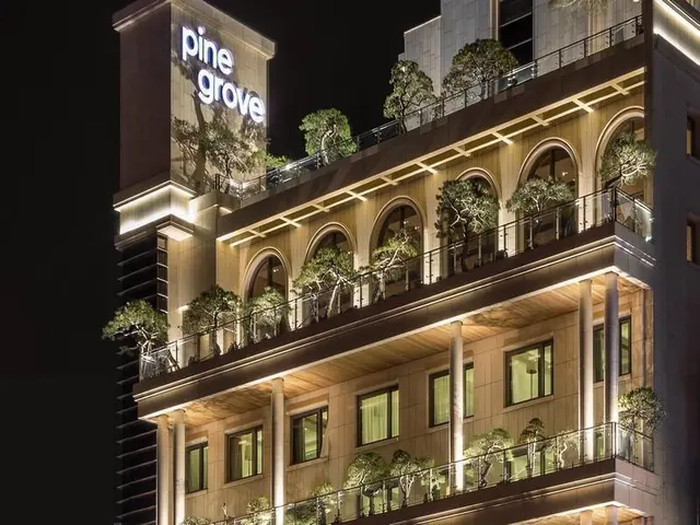 Pine Grove Hotel