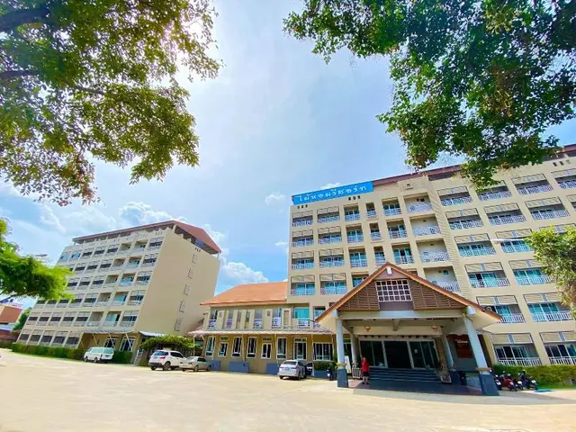Maihom Resort Dechatiwong Bridge