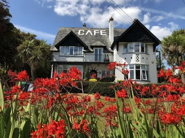 Cairn Bay Lodge
