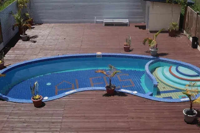 Alec's Hotel