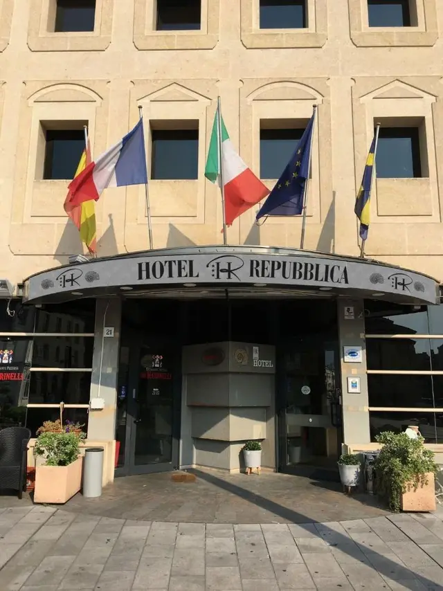 Hr Hotel