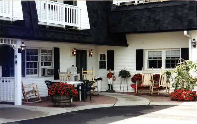 Snyder's Shoreline Inn
