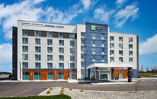 Holiday Inn Express & Sts Windsor East – Lakeshore