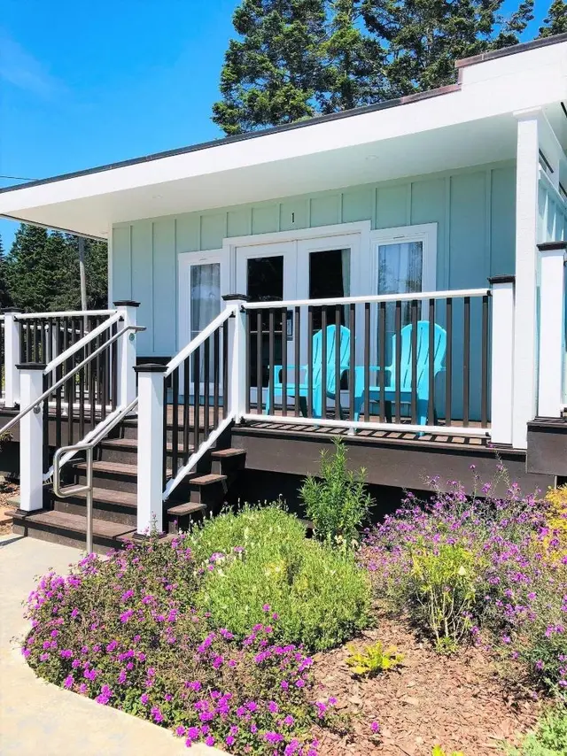 Seafoam Lodge