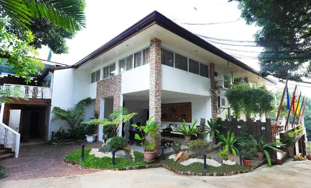 Luljettas Place Garden Suites
