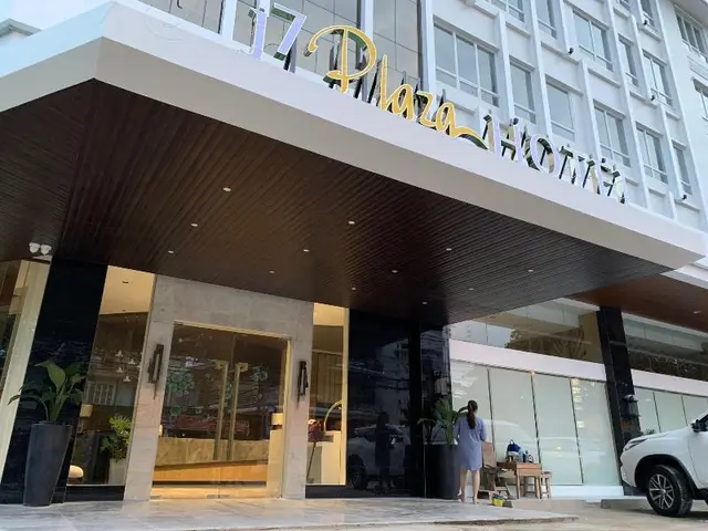 J7 Plaza Hotel
