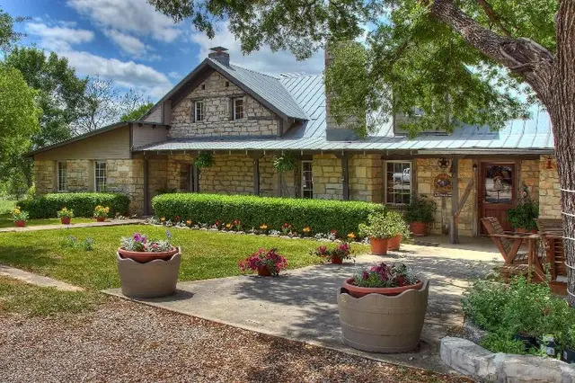Kuebler Waldrip Haus Bed And Breakfast
