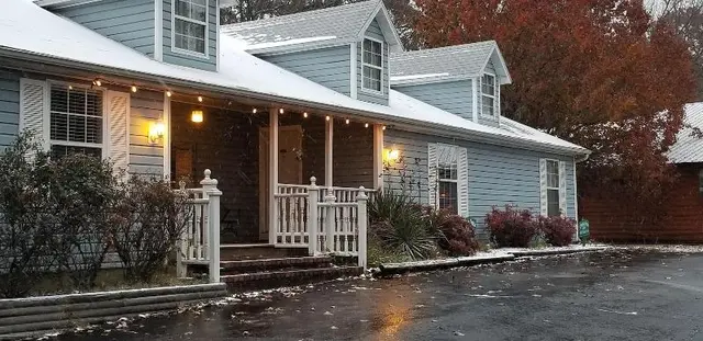 Evening Shade Inn