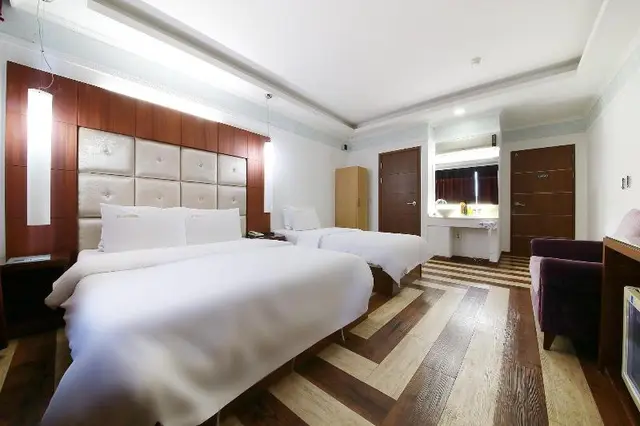 Carlton Hotel