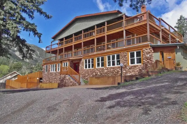 The Green Mountain Falls Lodge