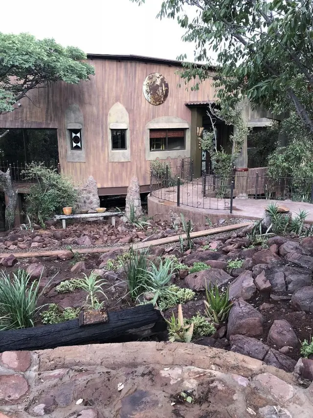 Leopards Rock Bush Boutique