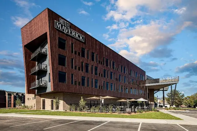 Hotel Maverick