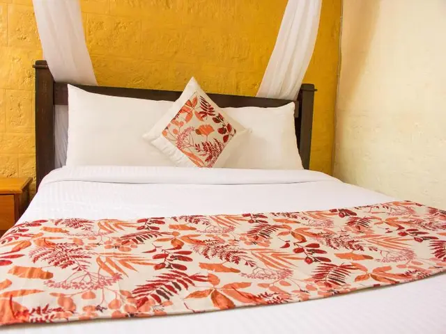 Karen Inn And Suites