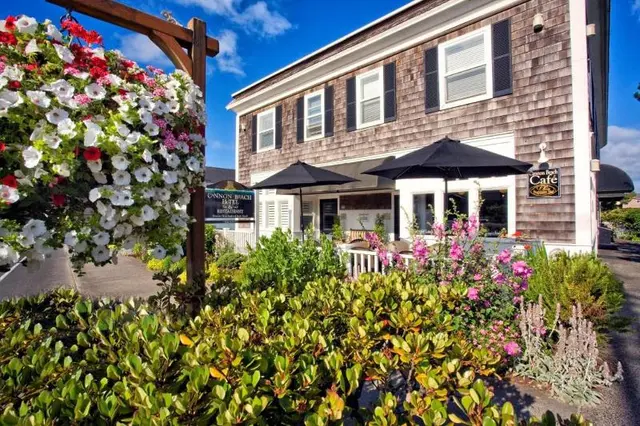 Cannon Beach Hotel