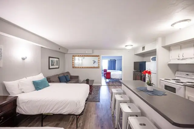 1Bd1Ba W Bonusrm Stay Together Suites