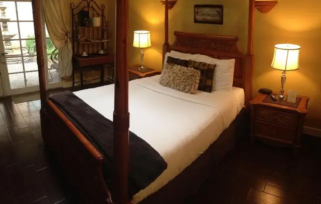 Glen Ellen Inn