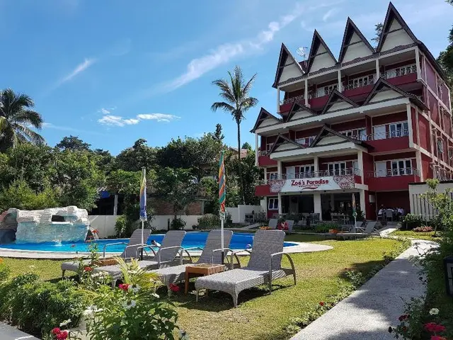 Zoe's Paradise Waterfront Hotel