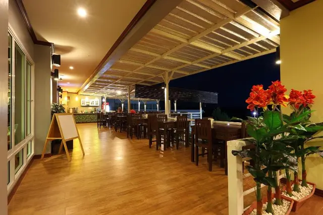 Breeze Hill Hotel