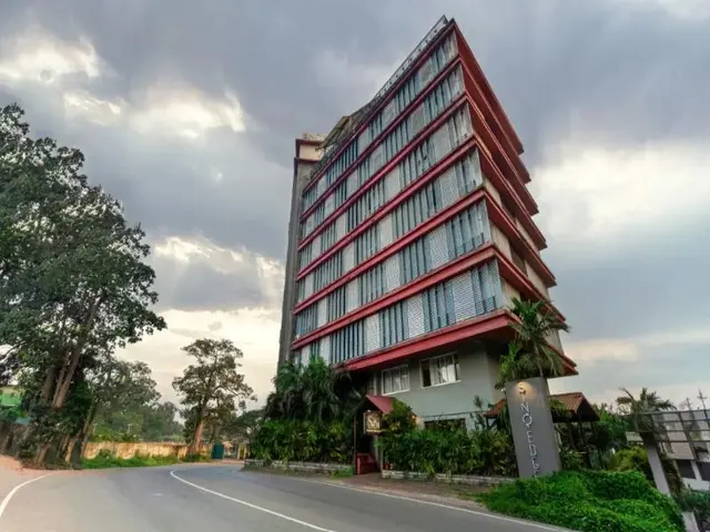 SinQ Edge, Dona Paula