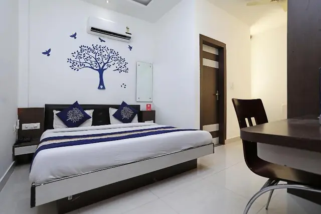 10454 Hotel Riviera