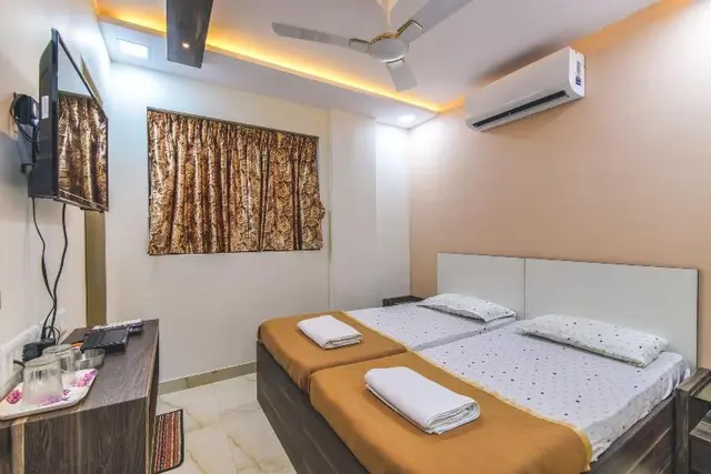 Hotel Nest Inn, Malad