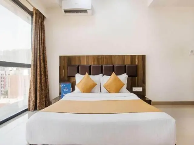 Hotel Crystal Crown