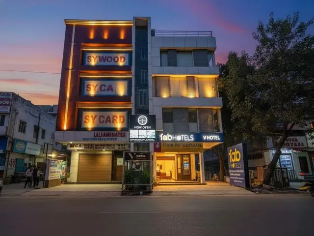 Fabhotel V Hotel Hazratganj
