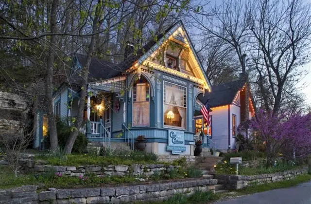 Cliff Cottage Inn - Victorian B&B and Boutique Hot
