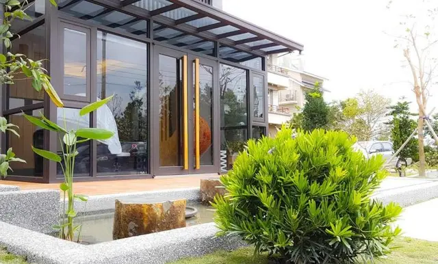 Sunny Stream Villa
