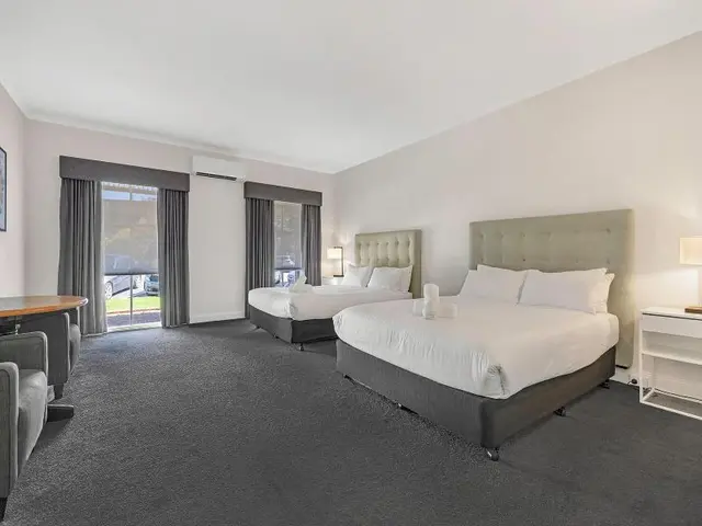 Caledonian Hotel Motel
