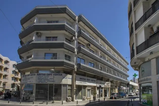 Les Palmiers Petrou Apartments