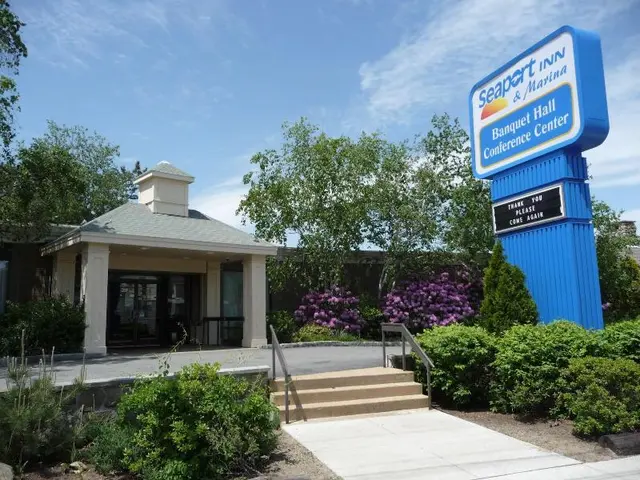 Seaport Inn & Marina