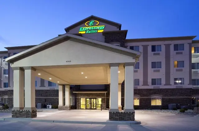 Expressway Suites Fargo