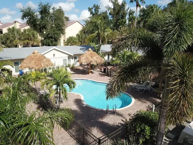 Twin Palms At Siesta