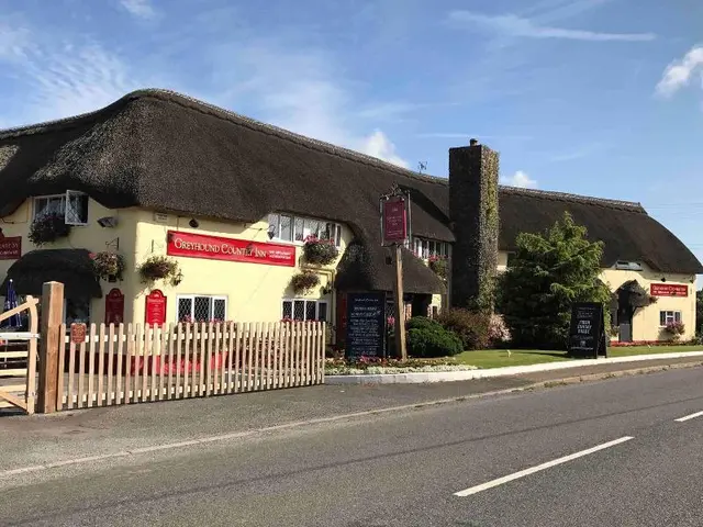 Greyhound Country Inn