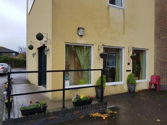 OYO Go2 Gloucester Hotel