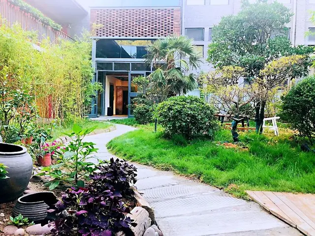 Once Artistic Inn