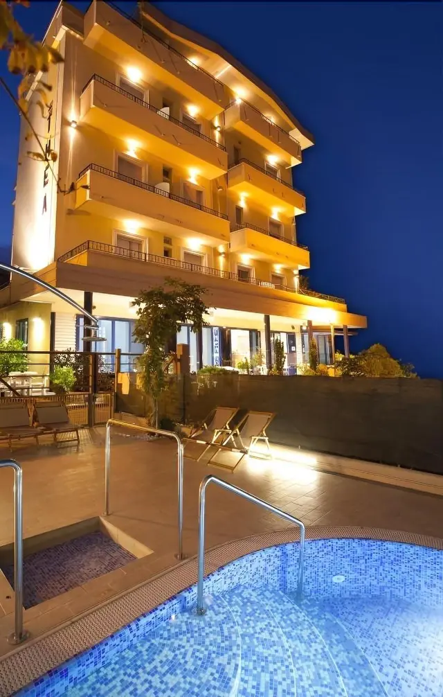 Hotel Thea