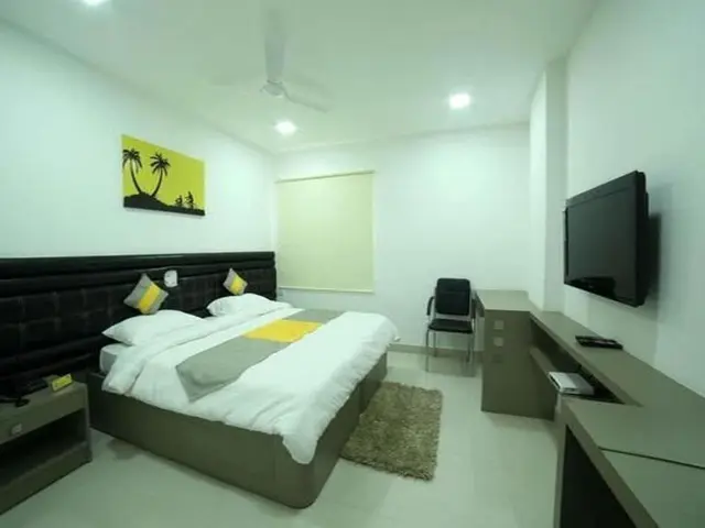 La Riviera Suites