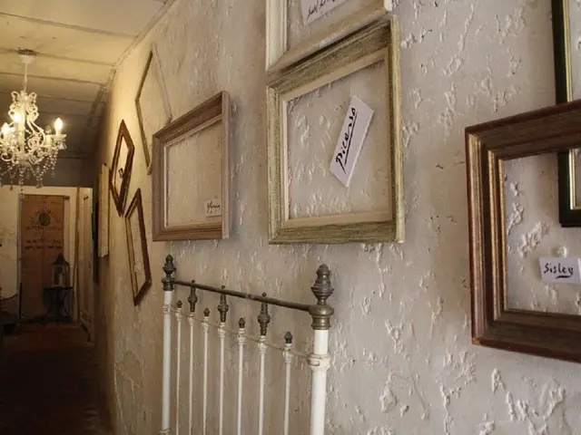 Une Chambre En Ville