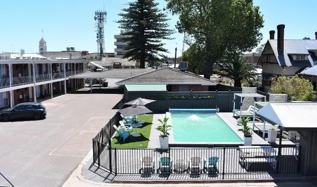 Townhouse Motor Inn