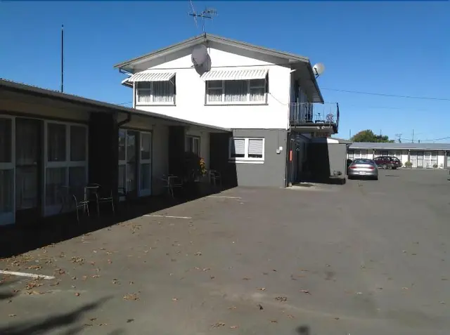 Camberley Court Motel