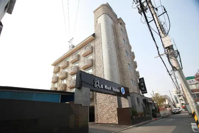 La Nuit Hotel